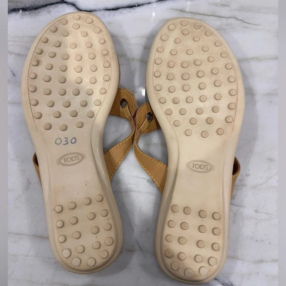Tod’s yellow Leather thong sandal Driving Dots Flat Sandals size 38